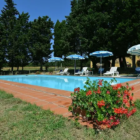 مزرعة للإقامة Tenuta Vallelunga
